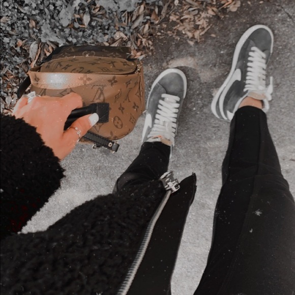 Meet your Posher, Aydree - Picture 2 of 2